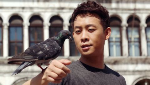 她曾是央视主持,二婚嫁小6岁影帝,现在无儿无女生活幸福