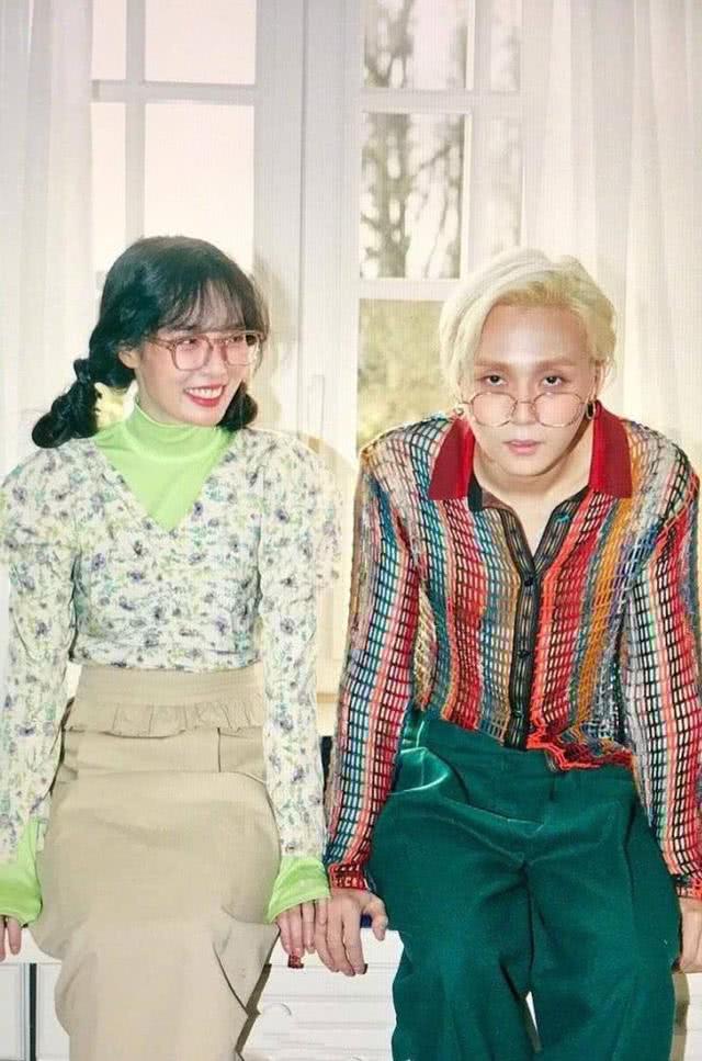 泫雅和他男朋友有多般配?看穿搭就知道了,果然是妇唱夫随