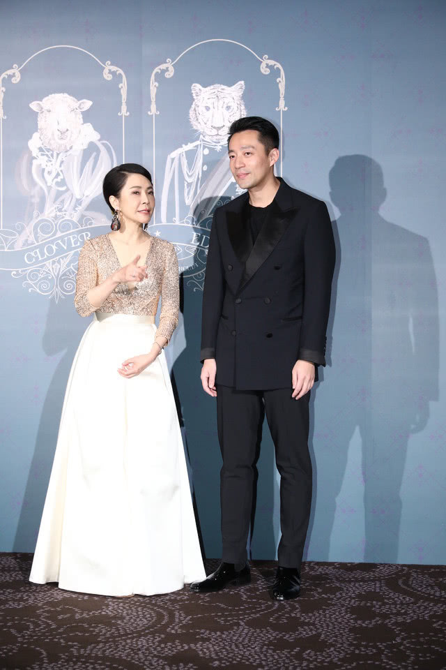 柴智屏抢女儿婚礼风头,礼服好大胆,一手捧红的巨星一个都不来