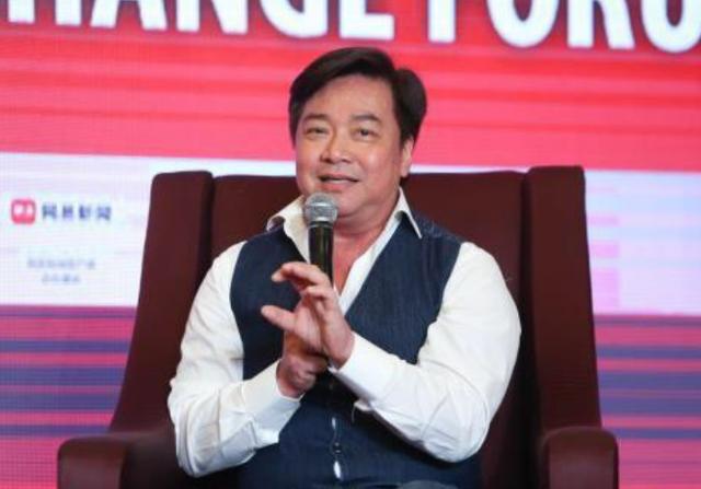 曾与林心如同居8年，因爱上女友闺蜜被分手，如今60岁落魄成这样