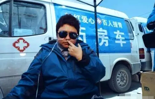 韩红举办慈善晚会，请80多位明星无一到场，怒斥：留钱买棺材？