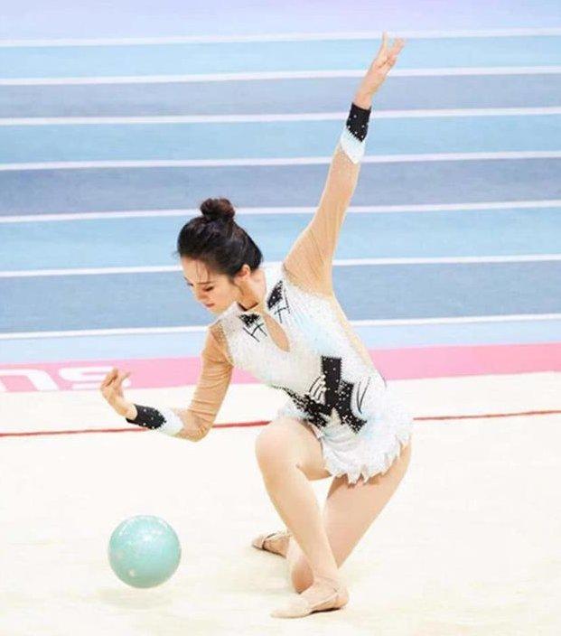 30岁的“糖宝”又火了,穿体操服参赛被拍之后,身材好到让人羡慕