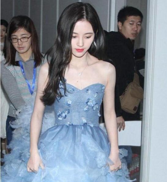 鞠婧祎身材到底有多Bug?看她穿3分裤,网友:谁能不稀罕肉乎的
