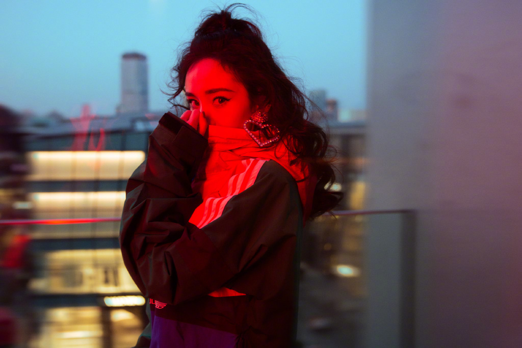 美女杨幂个性运动风时尚写真图片