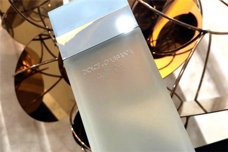 1552556696137091.jpg 女士香水风格各异,清爽惬意香薰迷人