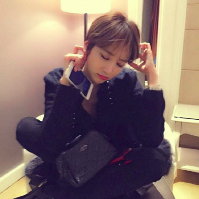 “空气刘海”失宠了，现在流行“法式刘海”，无论长发短发都适合