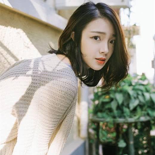 2020年锁骨发即将流行，这3款赵丽颖宋慧乔都换上了，减龄还好看