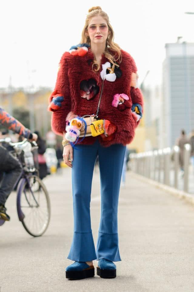 欧美街拍:腿粗的女人试试这3种“吃肉裤”,显瘦还时髦