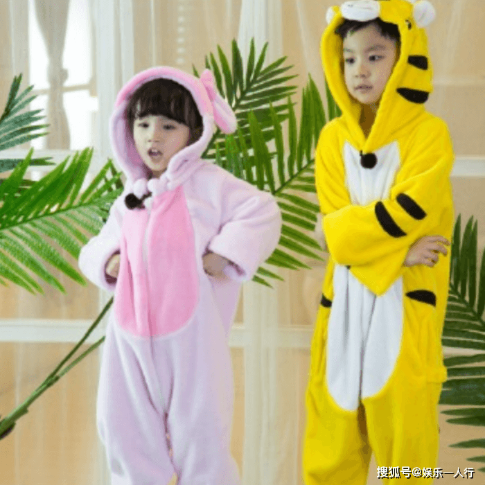 曹颖“女儿”才是整容式长大,小时候与王子两小无猜,近照美成洋娃娃!