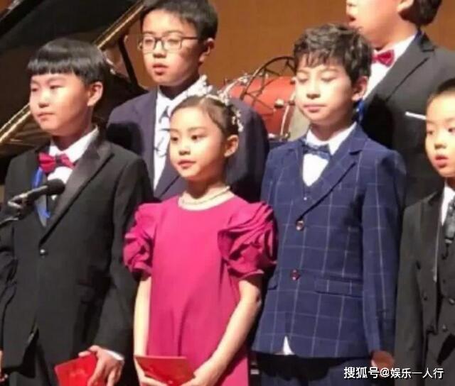 混血星二代哪家强?躲过李小璐女儿,看到杨颖儿子正脸:国民婆婆非你莫属