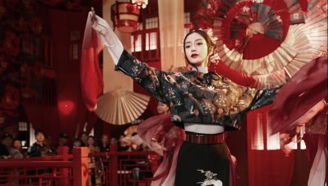 杨颖刘亦菲拍古风大片,一个造型美艳一个风格飒爽,谁更胜一筹?