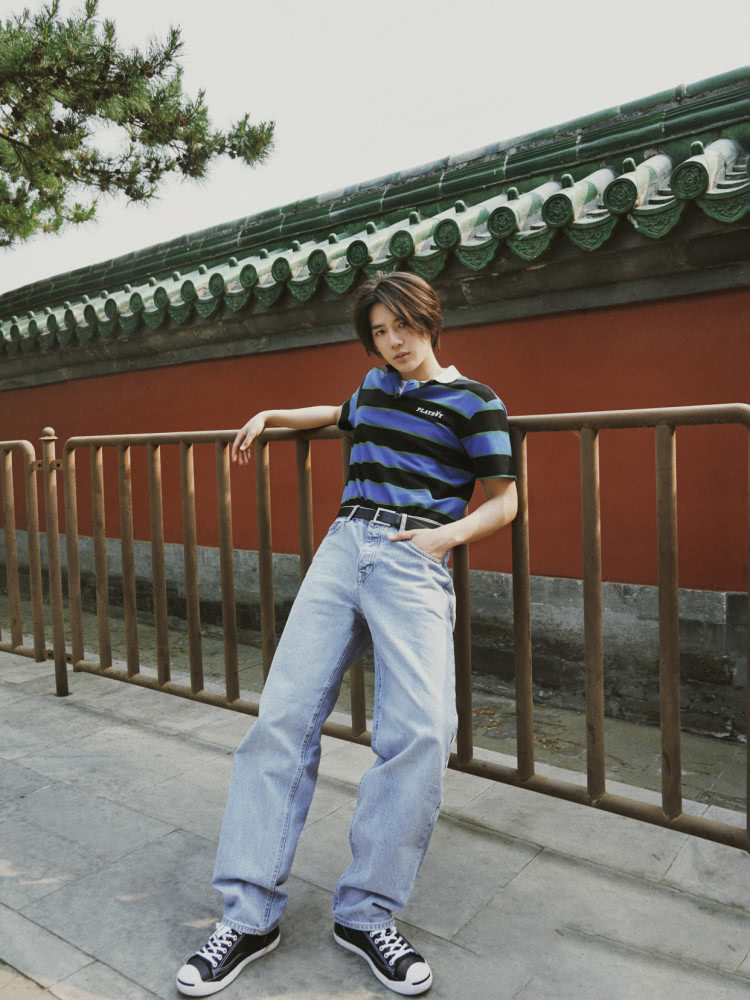 《梦回大清》十三阿哥王安宇换下古装造型,穿搭风格很日系