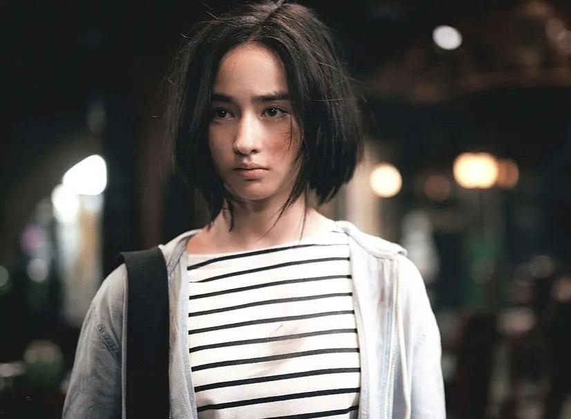 才16岁资源就令人嫉妒!新人出道被强捧,这种印度式长相能红吗?