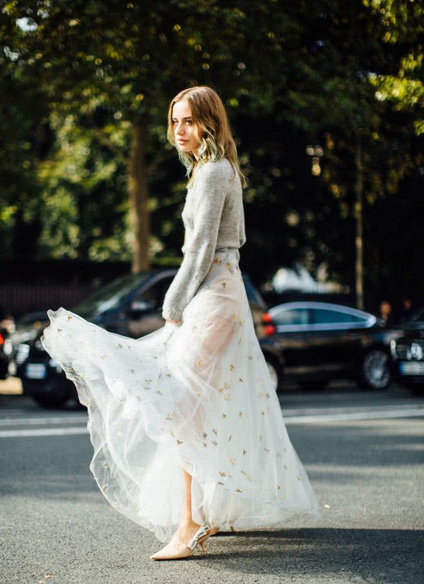 30岁轻熟女该怎么穿？简约风穿出小性感，凸显精致中的女人味