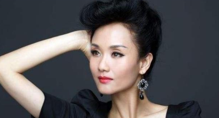 “儿子”是一线明星，女儿是奥运冠军，51岁的她才是人生赢家！