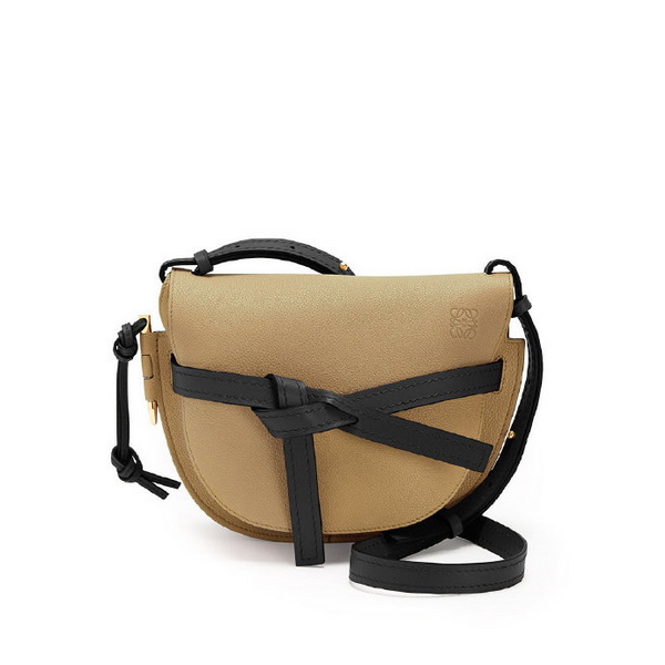 LOEWE最新Gate手袋，盛大秋色的碰撞之美