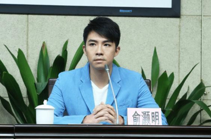 曾是最帅气男孩,因为整容又回到了原先的样子,32岁就像18岁