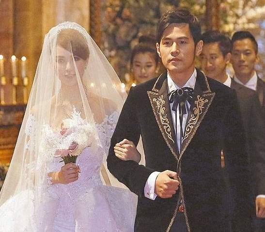 周杰伦和昆凌相差14岁的婚姻，却甜蜜得让人嫉妒