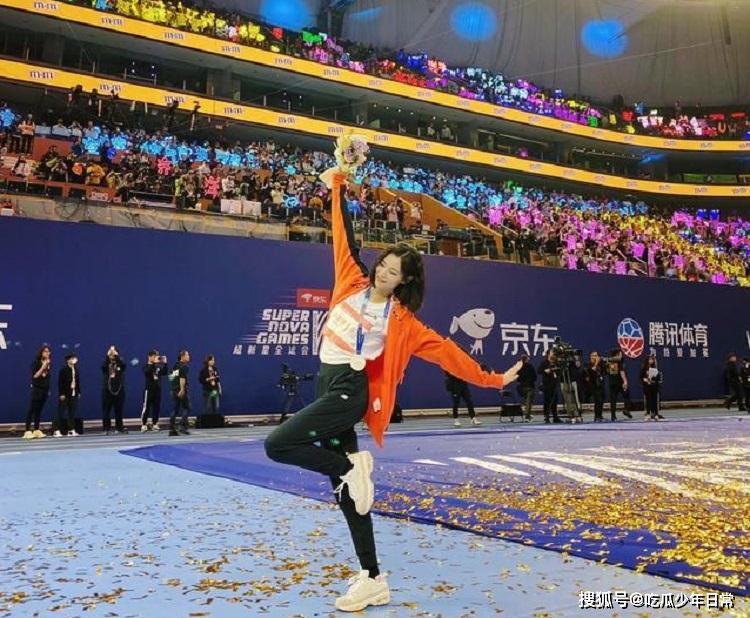 《青你2》她成为公认“C位”最佳人选,颜值实力被赞顶级,粉丝超过千万