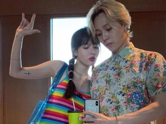 泫雅和他男朋友有多般配?看穿搭就知道了,果然是妇唱夫随