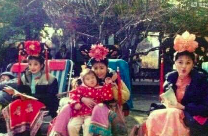 小沈阳回应拍还珠时被赵薇及主演们拥抱:微姐,你怎么看