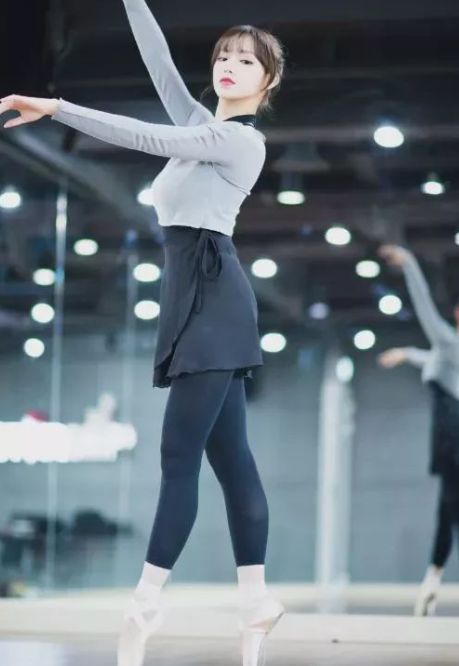 “奶潇”的爱称果然不是虚的!当穿上紧身衣的那一刻,鼻血止不住