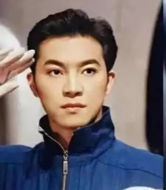 20位男星的18岁,黄磊貌若潘安却落榜,徐峥读上戏时头发还在
