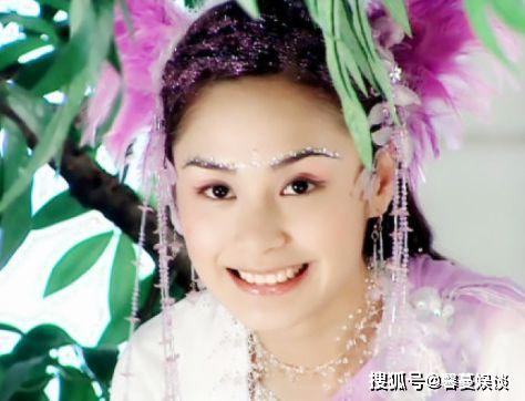 范冰冰戴羽毛,李若彤戴羽毛,林心如戴羽毛,都不及她惊艳