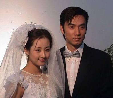 他经历两次婚姻,前妻将他捧红,现任帮他成富豪,绝对的人生赢家