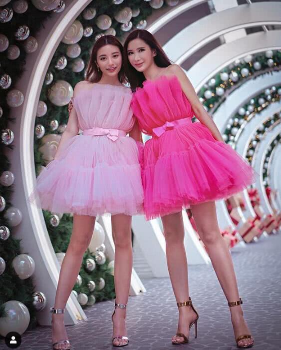 结婚了?新加坡第一名媛蔡欣颖晒与男友同框照,无名指钻戒超抢镜