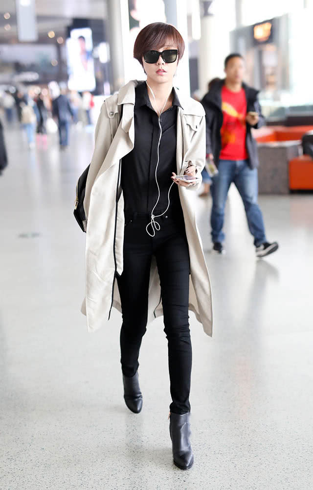 打底裤下面尽量别配雪地靴！瞧瞧下面明星这样穿，时髦显瘦又保暖