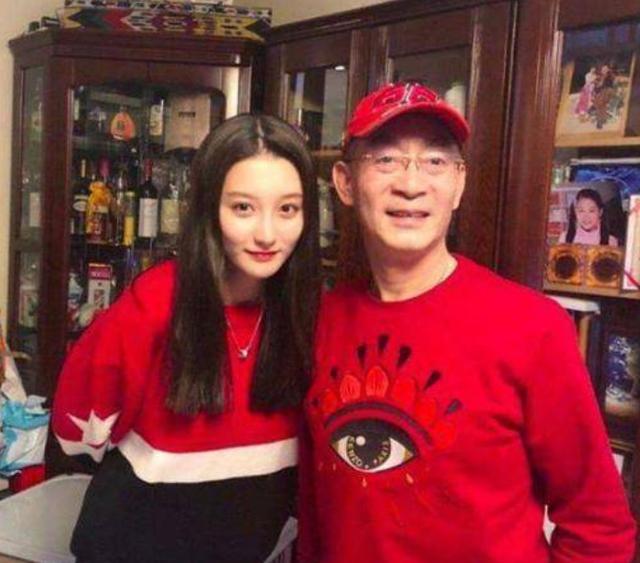 六小龄童29岁女儿为何至今未嫁?看到照片后,网友:这长相谁敢娶