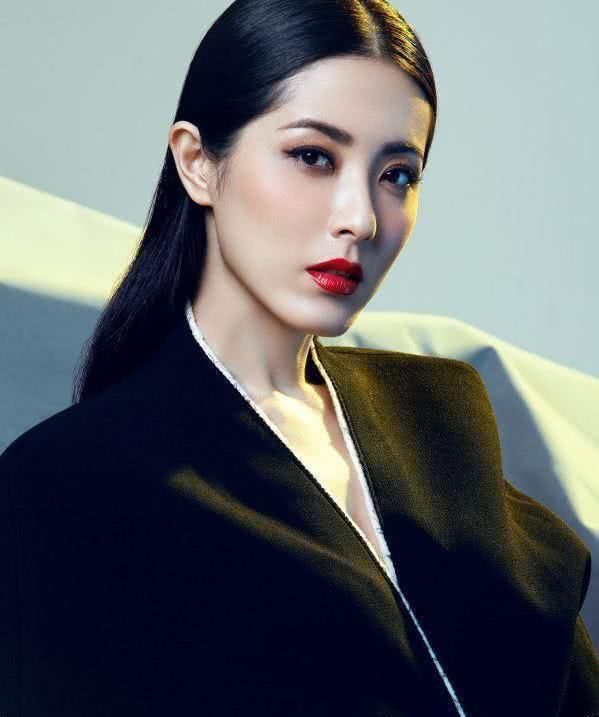 她年轻时是“人间尤物”,倾国倾城貌美如花,今43岁后再次爆红