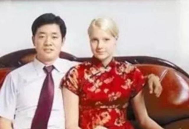 撒贝宁妻子李白是二婚？头婚照片疑似曝光，结婚环境有些太寒酸