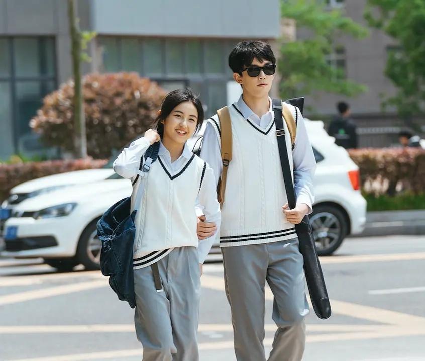 才16岁资源就令人嫉妒!新人出道被强捧,这种印度式长相能红吗?