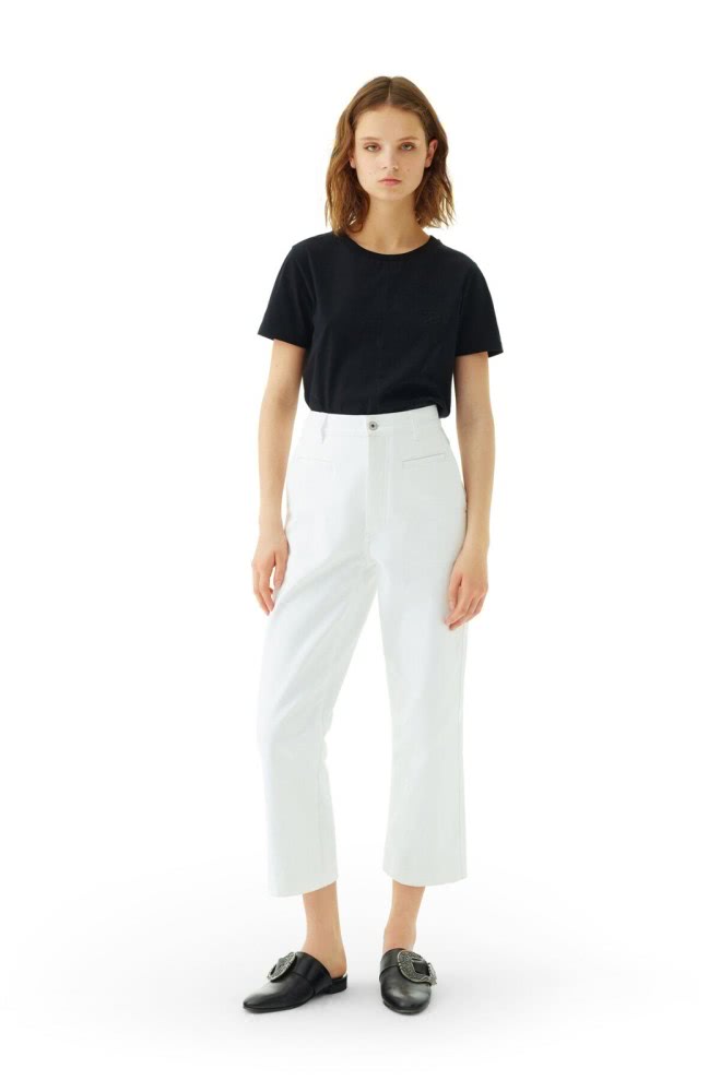 通勤必备白色裤装,是冬天里的一抹亮色