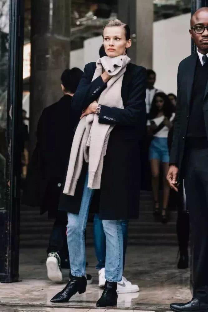 欧美街拍：黑色穿好了居然这么时髦！