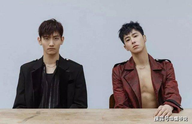 继鹿晗韩庚后,又一位顶流组合成员恋情曝光,他恋上的还是圈外人