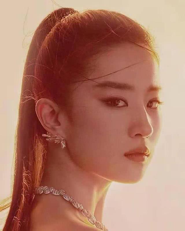 神仙姐姐刘亦菲化身花木兰上演红黑双面人生,骑马造型太惊艳