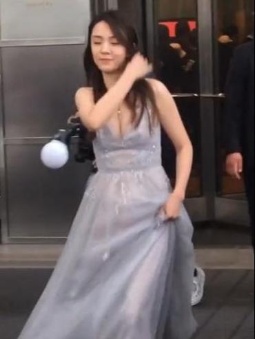 有种不安全叫王晓晨，无美颜镜头下暴露颜值身材，王小米中毒太深