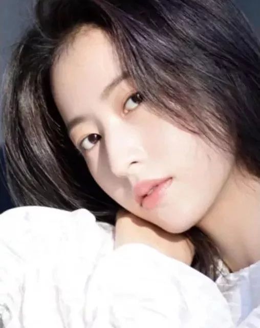 网红脸看多了会腻，“透明感女生”才是真气质！