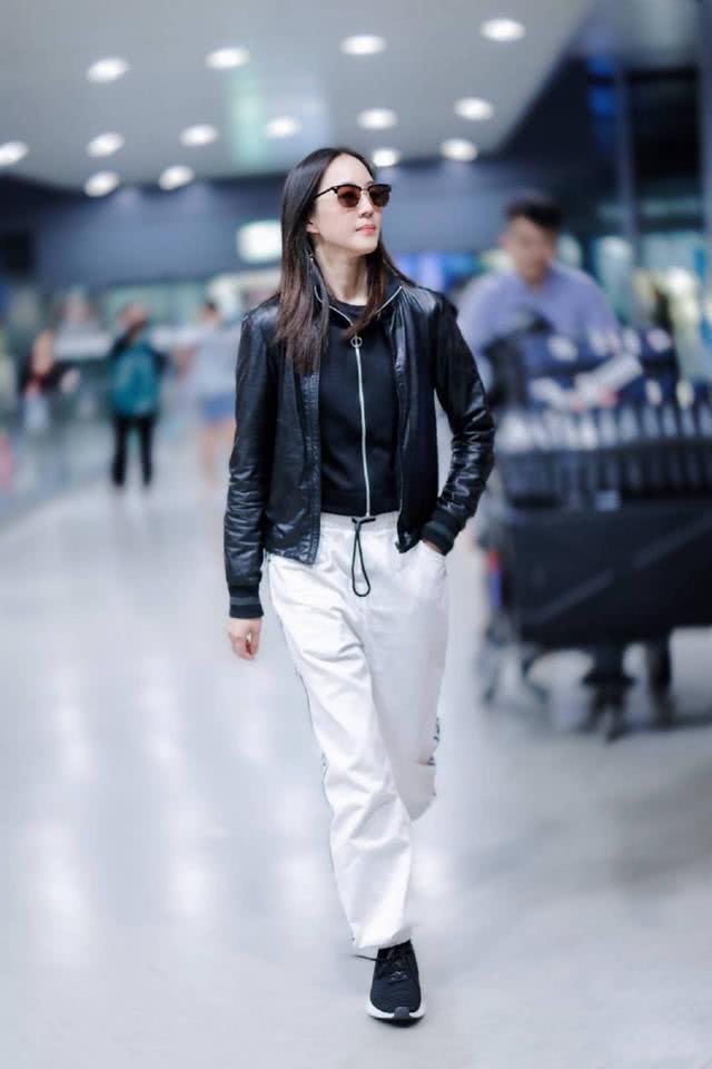 气质美女张钧甯只用了黑白2色就诠释了什么叫高级感,真洋气!