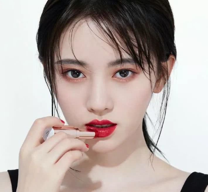 被称“四千年”美女的她到底做了什么,颜值又飙升一大截?