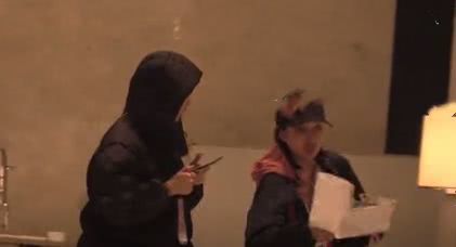 探班老婆后难掩好心情,吴奇隆晒泡面头自拍瘦身成功充满活力