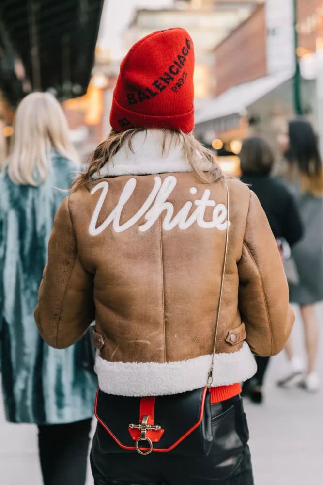 今年秋冬别穿大衣了，羊羔毛外套才是时尚首选！