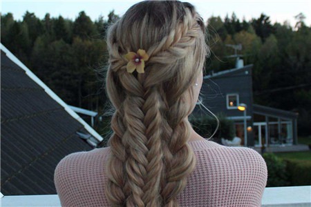 张雨绮减龄编发发型，蜈蚣辫的编法图解，自己编发的方法