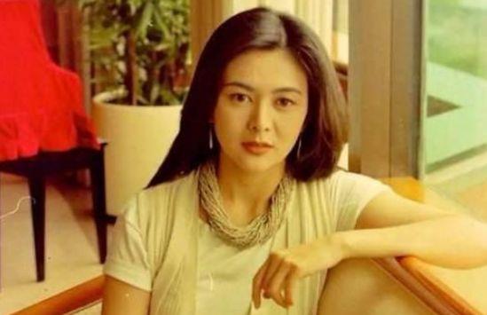 “白白浪费基因”的4大女星,美了一辈子却没生儿育女,可惜了