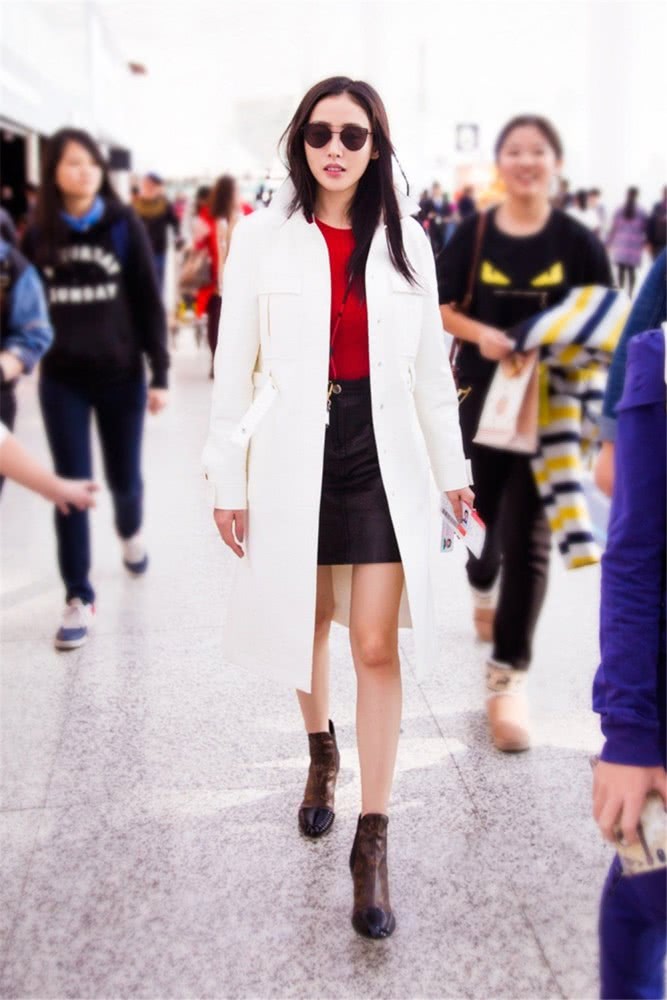 大衣搭配半身裙成今年冬天最火搭配!明星潮人们早穿上了