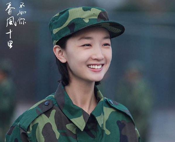 她3岁丧父，继父做苦力给她挣学费，如今她身家过亿继父苦尽甘来