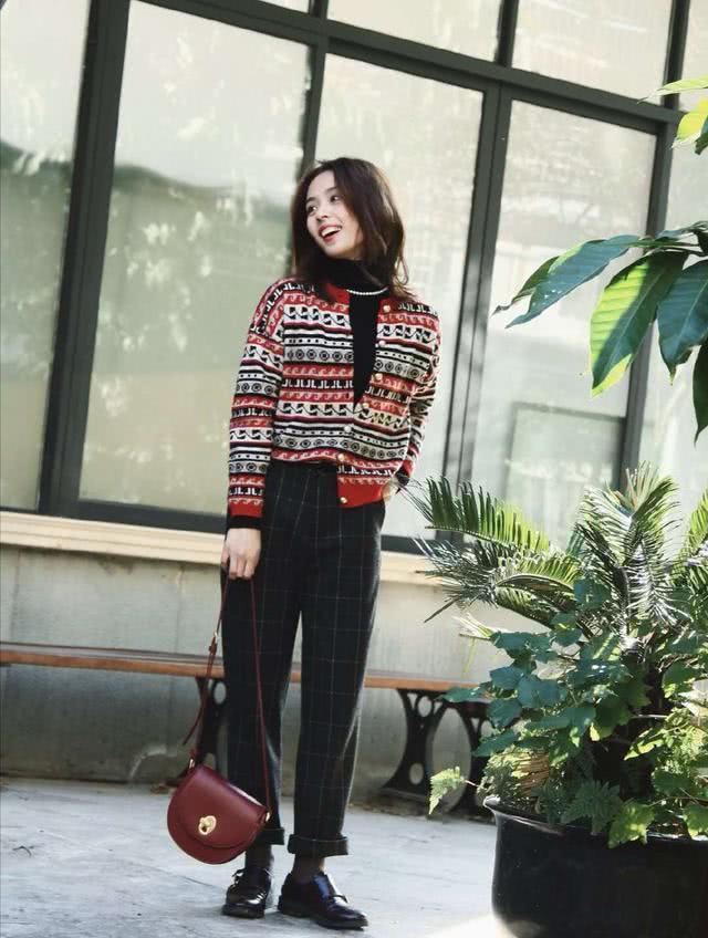 什么年龄的女生都可以，把2020年的“新年色”穿上身，显瘦又高级